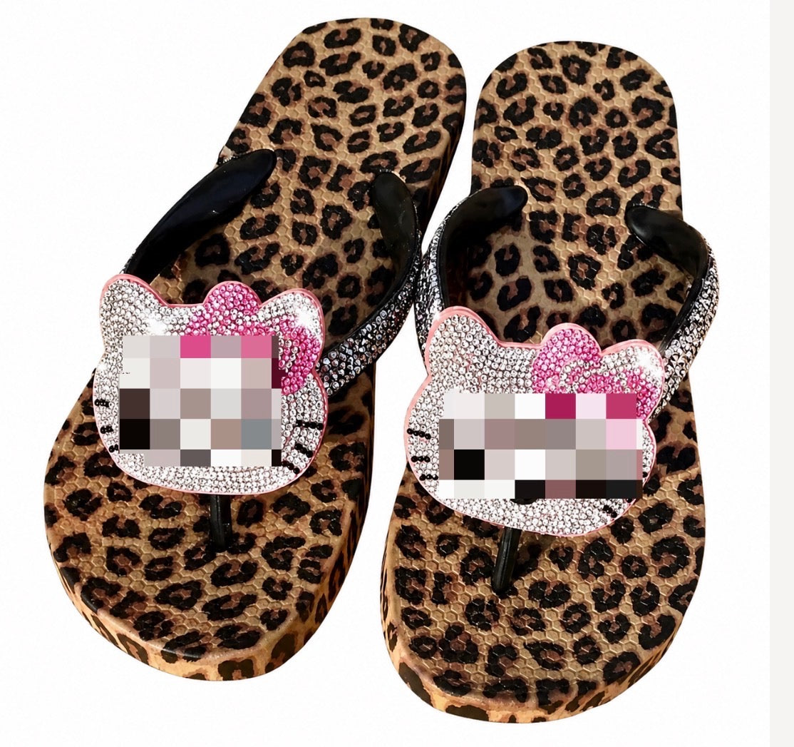 Hk cheetah flip flops 🐆🎀